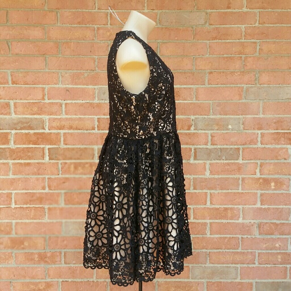 🖤♥️ New V-neck Floral Daisy Crochet Lace Flower Dress - Picture 7 of 13